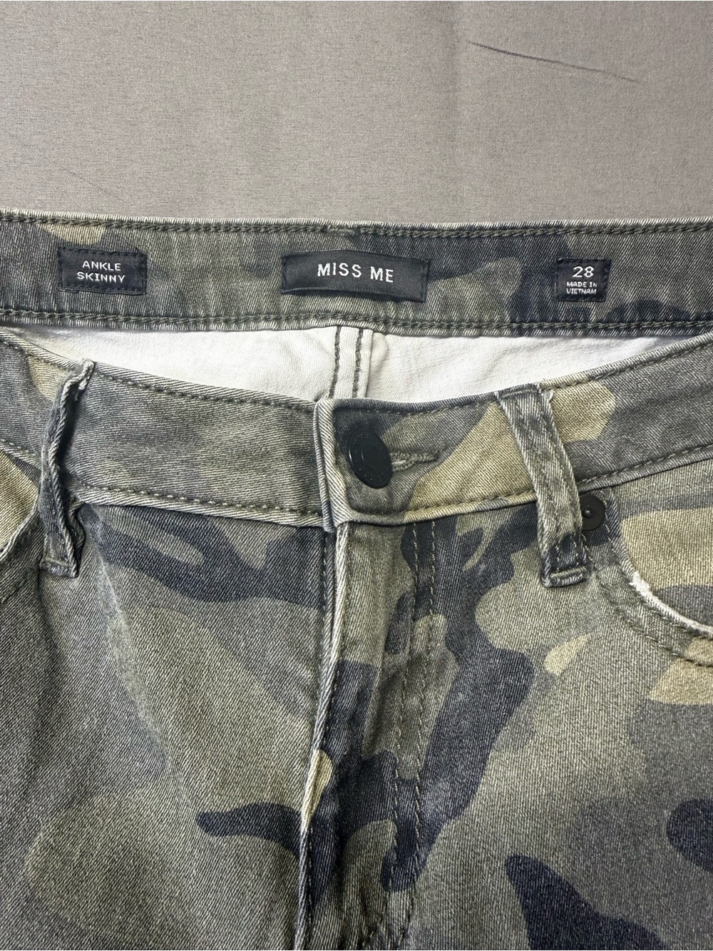 Miss Me Womens Camo Ankle Skinny Jeans - Olive/Gray